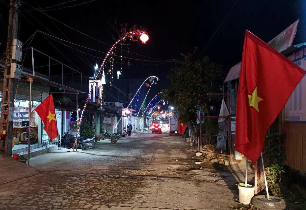 23h 30 phút đêm giao thừa, người dân tại xã Công Chính, tỉnh Thanh Hóa đã hoàn tất các công việc, sẵn sàng thời khắc chào đón chào năm mới. Ảnh: Quách Du