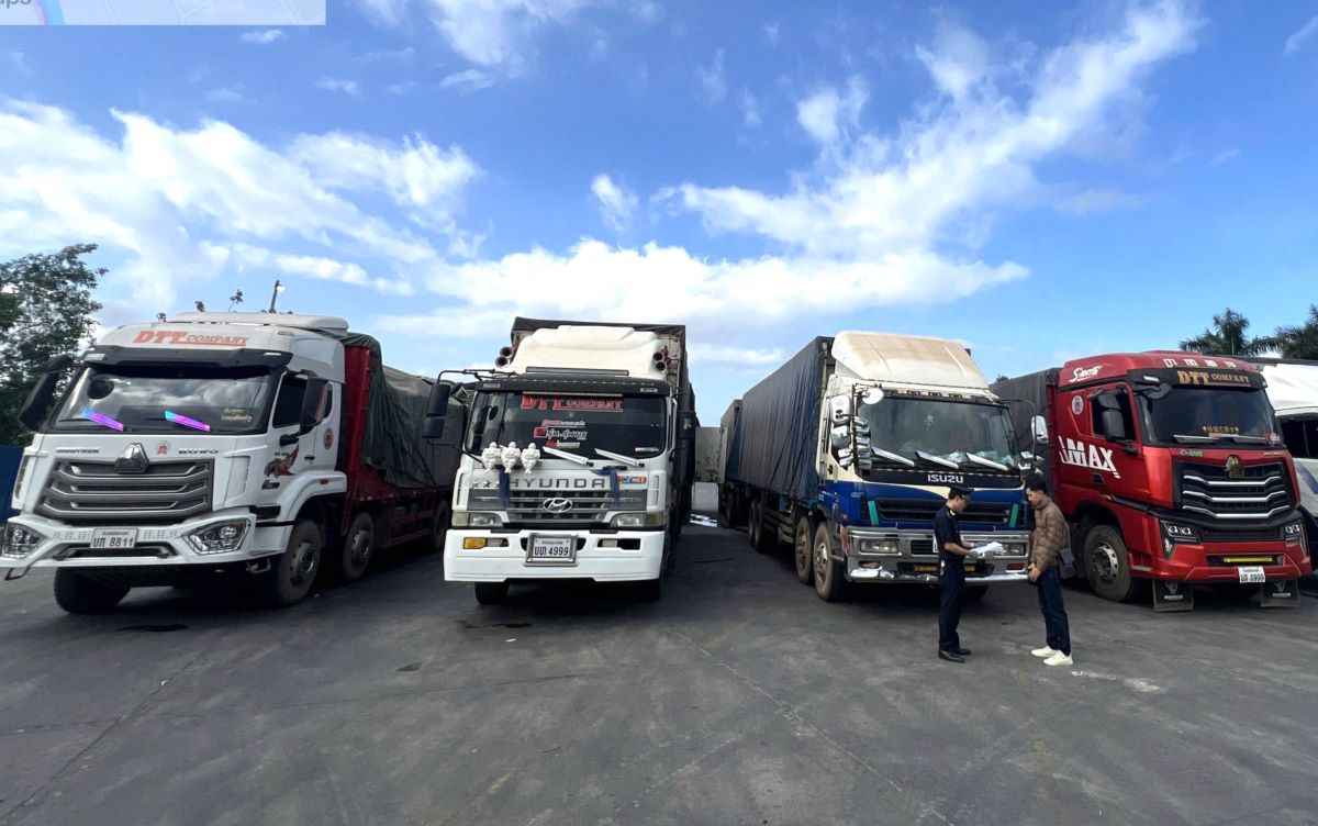 The first shipment of the new year was smoothly cleared at Lao Bao International Border Gate. Photo: Hung Tho
