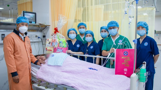 Bé gái sinh thường chào đời khoẻ mạnh, công dân nhí thứ hai của TPHCM. Ảnh: BVCC