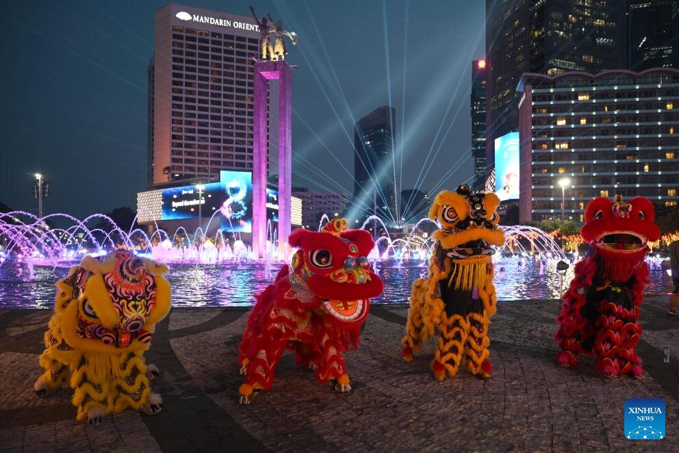 New Year's dragon dance performance in Jakarta, Indonesia on February 13, joining the bustling festive atmosphere throughout Southeast Asia. Photo: Xinhua