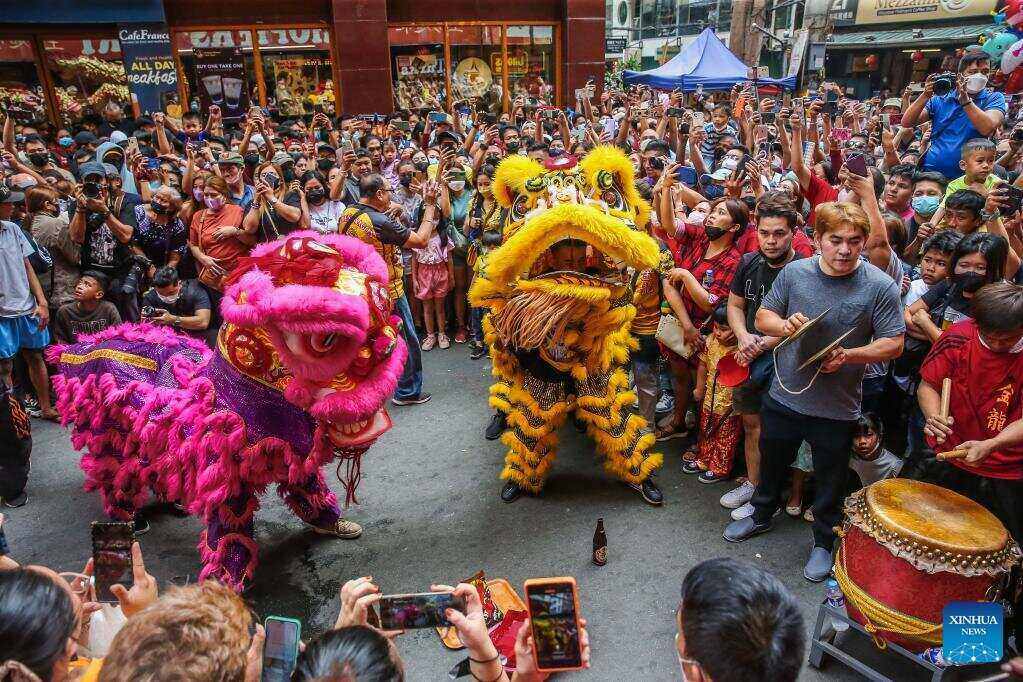 Lion dance performance in Manila Chinatown, Philippines, which is forecast to be affected by sudden thunderstorms on New Year's Day. Photo: Xinhua