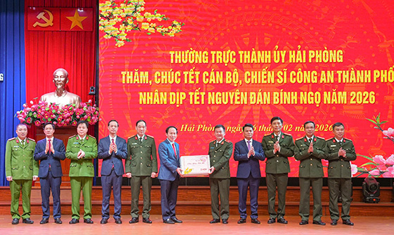 Thường trực Thành ủy thăm, chúc Tết cán bộ, chiến sỹ Công an thành phố. Ảnh: Cổng TTĐT Hải Phòng