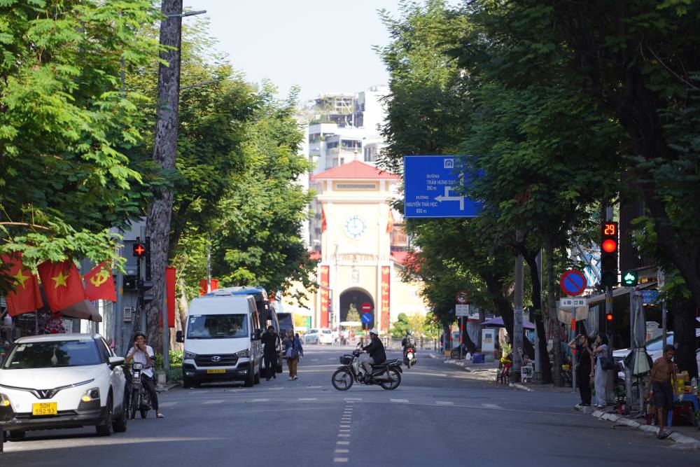 Các tuyến đường ở TPHCM sáng nay đều thênh thang. Ảnh: Anh Tú