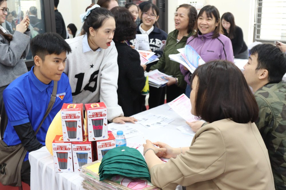 According to experts, Tet bonuses, even if small, also help new workers reduce financial worries and have more motivation to stick together. Photo: Quynh Chi
