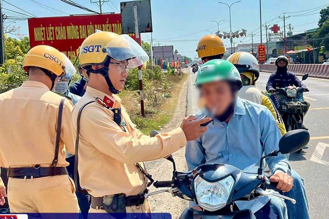 Tây Ninh đồng loạt kiểm tra nồng độ cồn sáng mùng 1 Tết