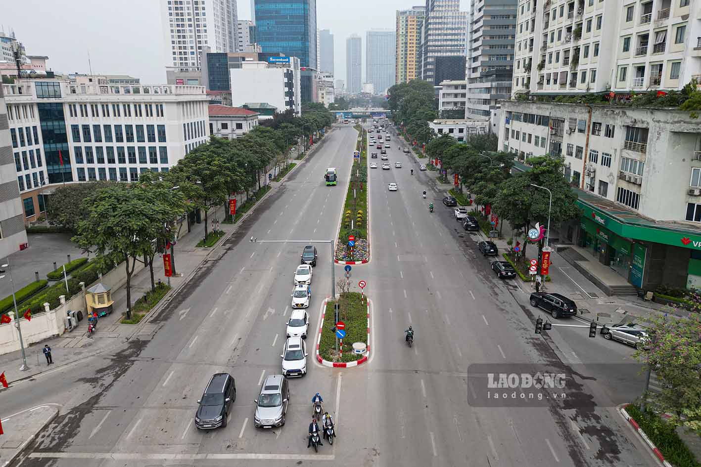 Với khả năng giám sát liên tục, không phụ thuộc vào thời gian hay điều kiện thời tiết, hệ thống camera AI trên các tuyến phố Thủ đô đang góp phần làm thay đổi nhận thức của người tham gia giao thông, từ chấp hành mang tính đối phó sang chấp hành tự giác, từng bước hình thành văn hóa giao thông bền vững. 