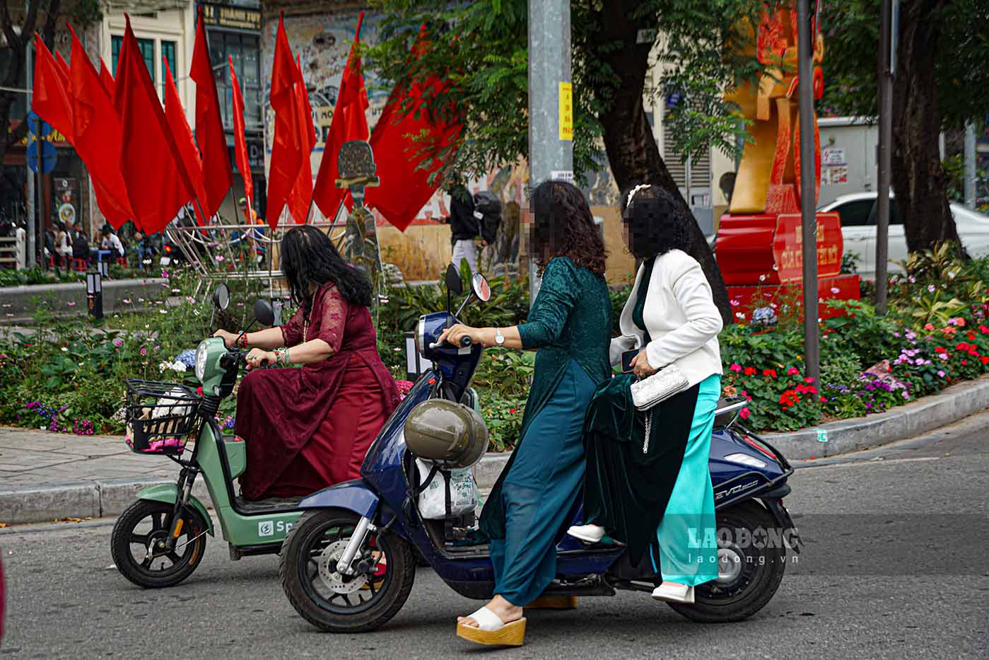 Không chỉ trực tiếp xử lý tại chốt, lực lượng này còn dựa vào hình ảnh phát hiện vi phạm từ camera trên cao tốc, Quốc lộ… để phát hiện, cảnh báo và thông báo xử phạt sau đó.