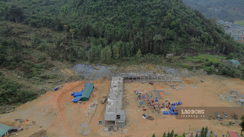 Loạt kết cấu nhà đã hiện hình khối. Ảnh: Đinh Đại