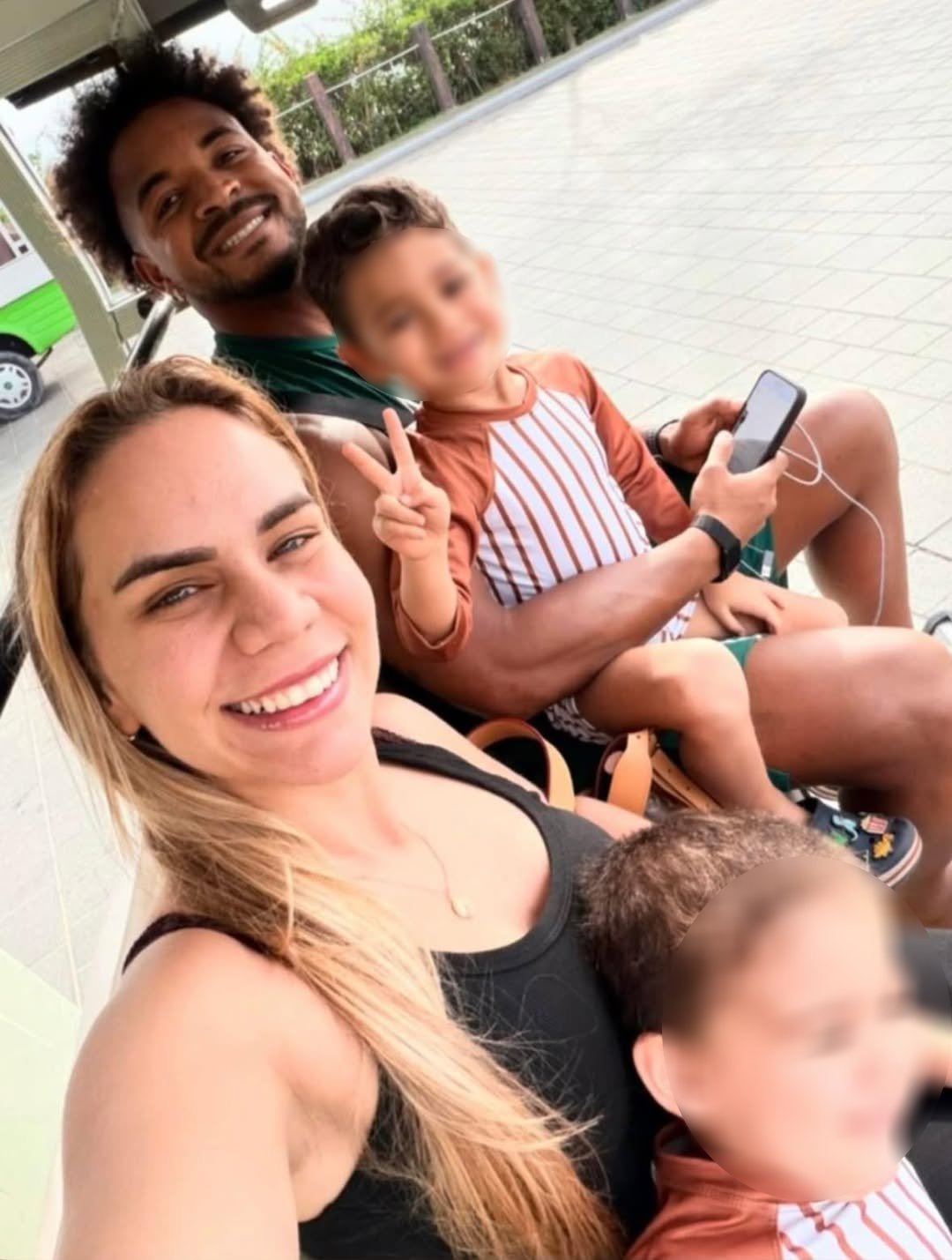 Tiền đạo Xuân Son đăng tải khoảnh khắc vui vẻ cùng gia đình trong ngày mùng 1 Tết. Đây là năm thứ 2 chân sút gốc Brazil đón Tết Nguyên đán với tư cách công dân Việt Nam. Ảnh: NVCC