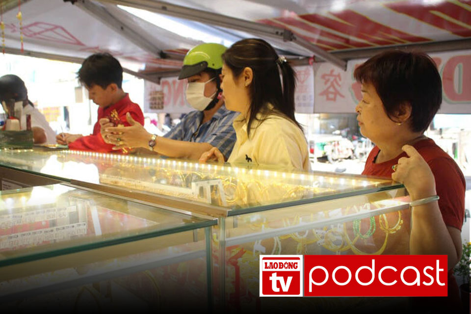 Morning news 18. 2: Many people in Ho Chi Minh City buy gold to get lucky at the beginning of the year