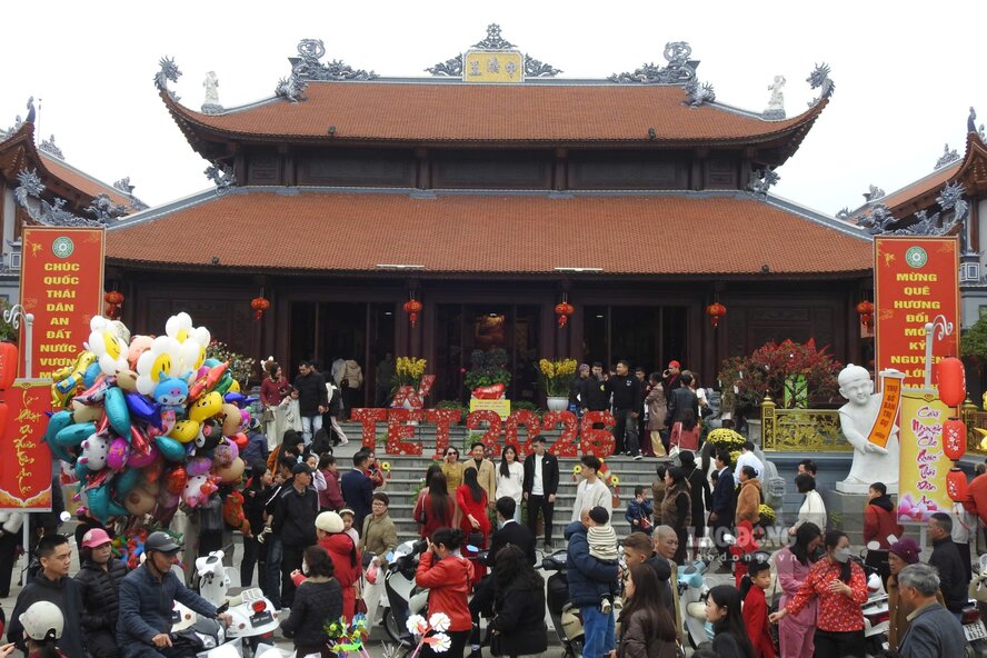 Chùa Thành nằm ở trung tâm khu vực thành phố Lạng Sơn cũ. Ảnh: Tô Công.