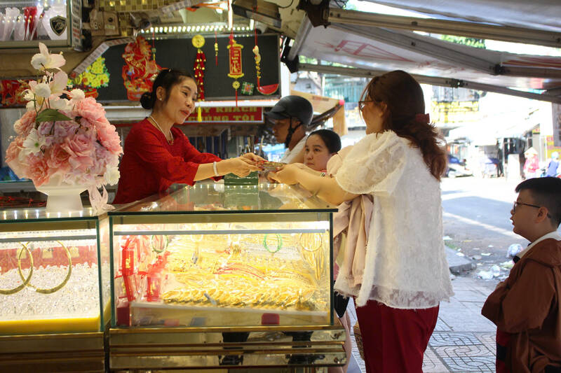 Suggested good days and hours for opening and opening stores for Binh Ngo Tet 2026. Photo: Le Vu