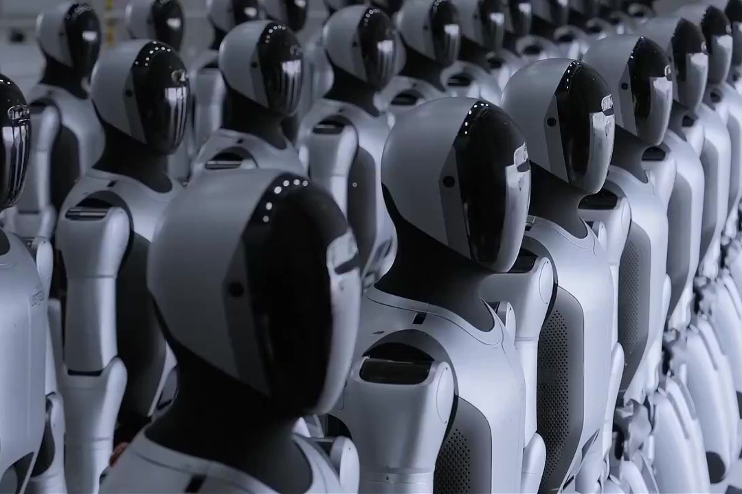 China's humanoid robot has the ability to mimic movements close to real people. Photo: Xinhua.