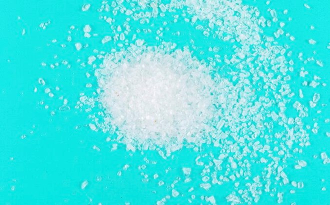 Reducing daily salt intake helps reduce blood pressure. Photo: Thuy Duong