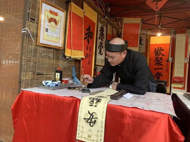 Asking for calligraphy from Ong Do on Tet is a spiritual choice with a starting meaning for many Vietnamese people. Photo: T. Vuong