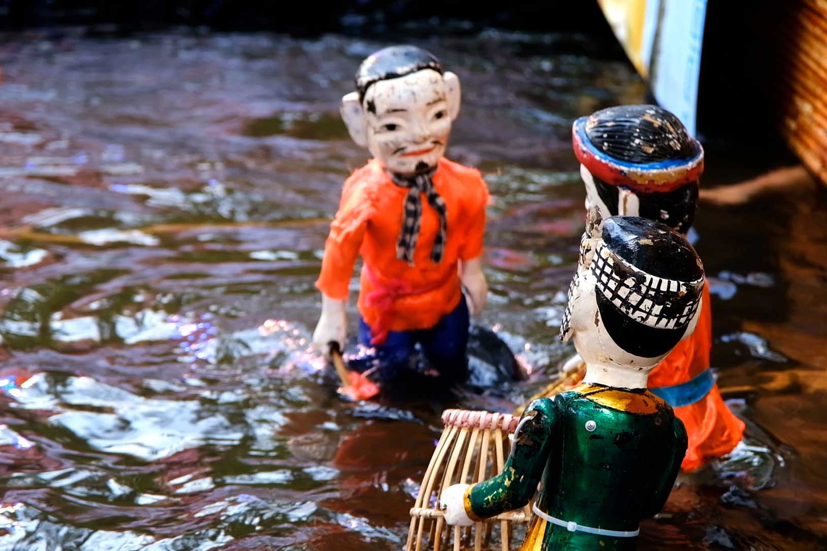 Đoàn nghệ thuật múa rối. Ảnh: Mỹ Ly