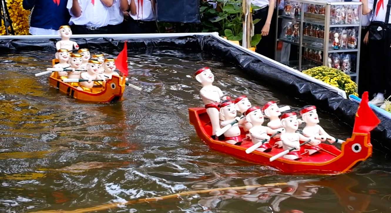 Đua ghe ngo được đưa vào. Ảnh: Mỹ Ly