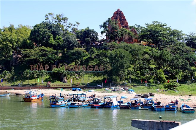 Ponagar Tower is a familiar tourist destination for people and tourists when coming to Nha Trang. Photo: Phuong Linh