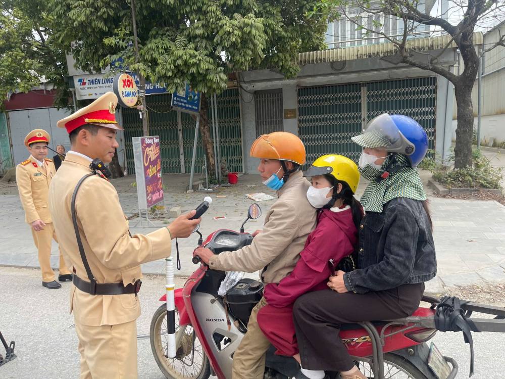 Lực lượng CSGT Thanh Hóa ra quân tuần tra, kiểm soát, phát hiện xử lý các hành vi vi phạm, trong đó tập trung vào vi phạm nồng độ cồn. Ảnh: Công an Thanh Hóa