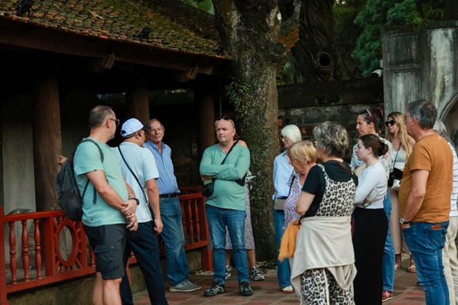 Tourists visit Van Mieu - Quoc Tu Giam, Hanoi. Photo: Hai Nguyen