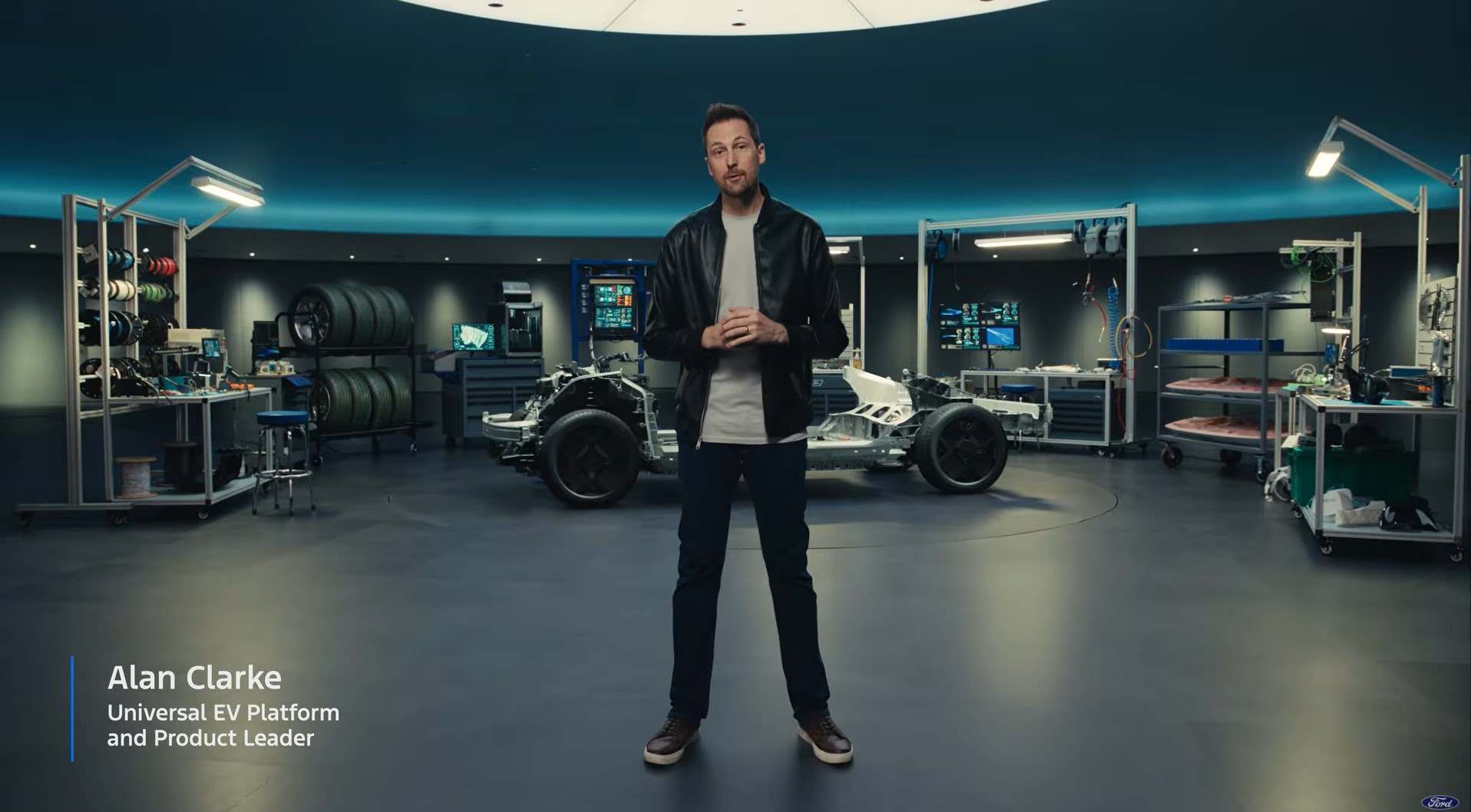 Ford has gathered leading engineers from many places such as F1, Tesla, Apple... to produce a cheap electric car in the near future. Photo: Cut from video