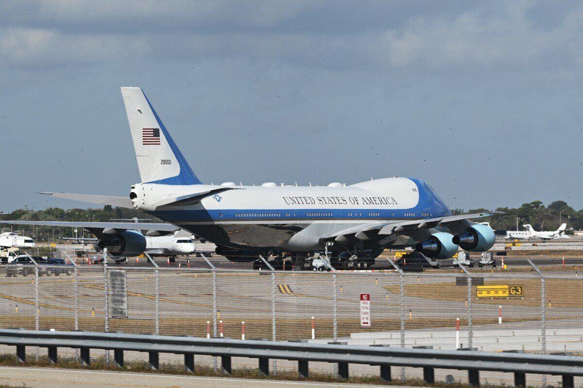 US Air Force One special aircraft with old color scheme. Photo: AFP