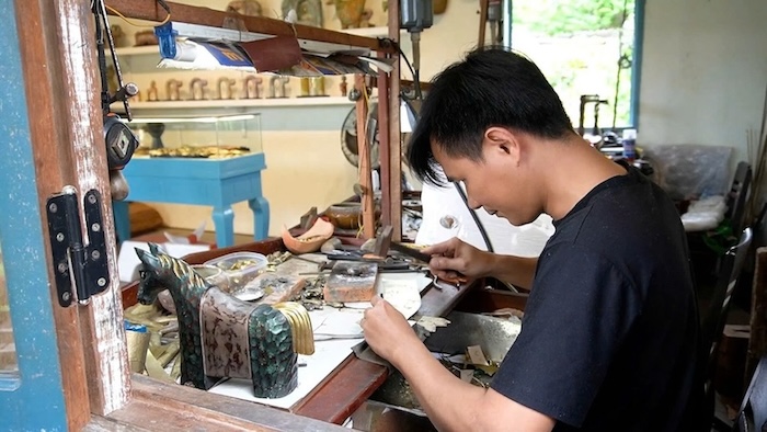 Hoi An artisans breathe life into firewood to create a herd of horses to welcome Tet. Photo: Tran Thi