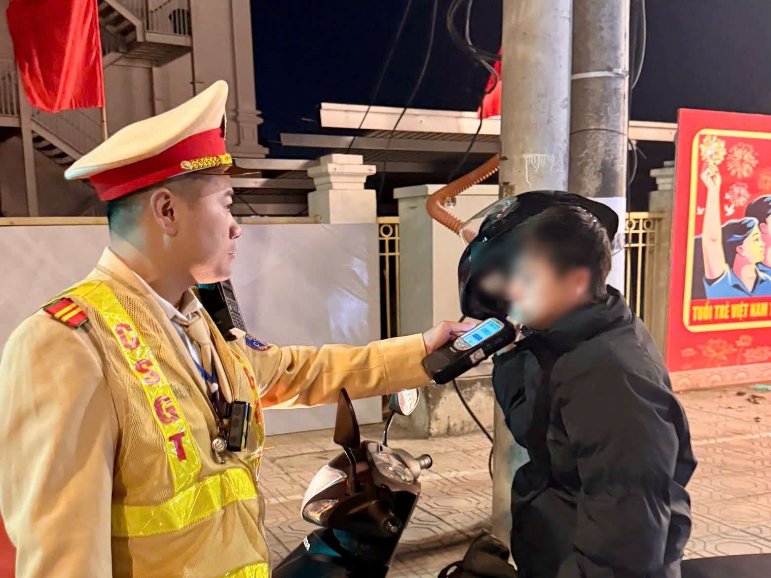 음주 측정은 34개 성/시 전체에서 동일한 시간대에 동시에 실시됩니다. 사진: 띠엔 응오