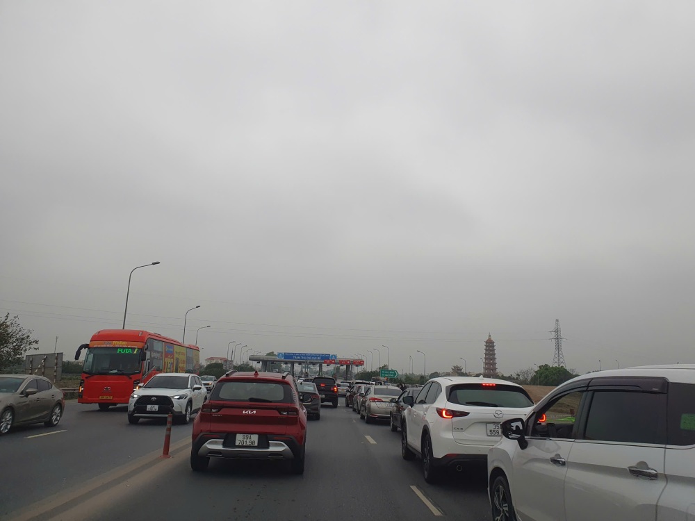 Khu vực trạm thu phí Cao Bồ. Ảnh: Phạm Đông