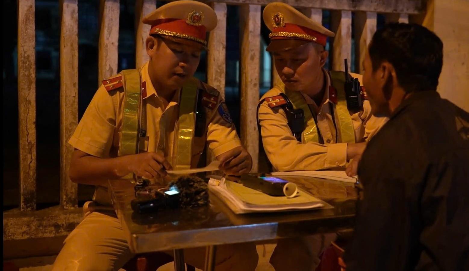 Một trường hợp bị xử lý vì vi phạm nồng độ cồn. Ảnh: Thiên Hậu