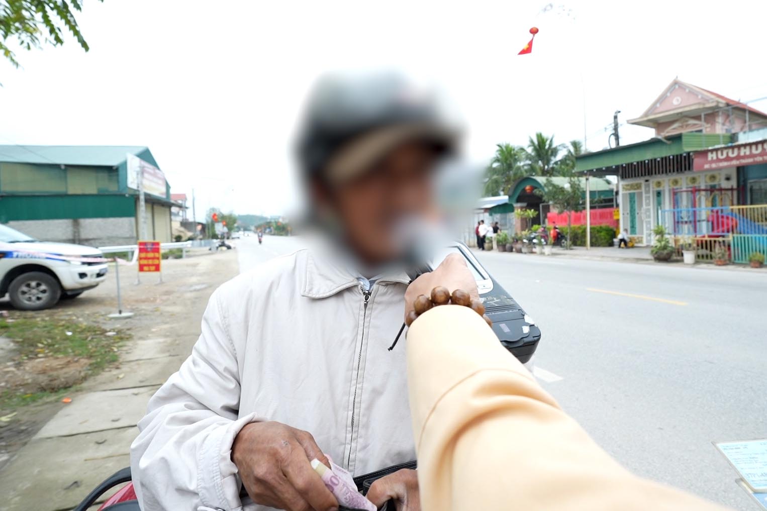 Violating the limit of alcohol concentration but requesting traffic police not to temporarily seize the vehicle