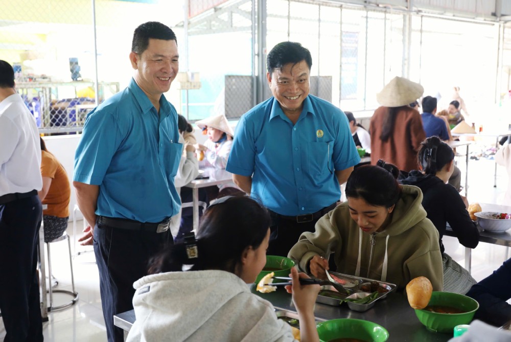 LĐLĐ tỉnh tập trung thực hiện tốt chức năng đại diện, bảo vệ quyền, lợi ích hợp pháp, chính đáng của NLĐ. Ảnh: LĐLĐ An Giang