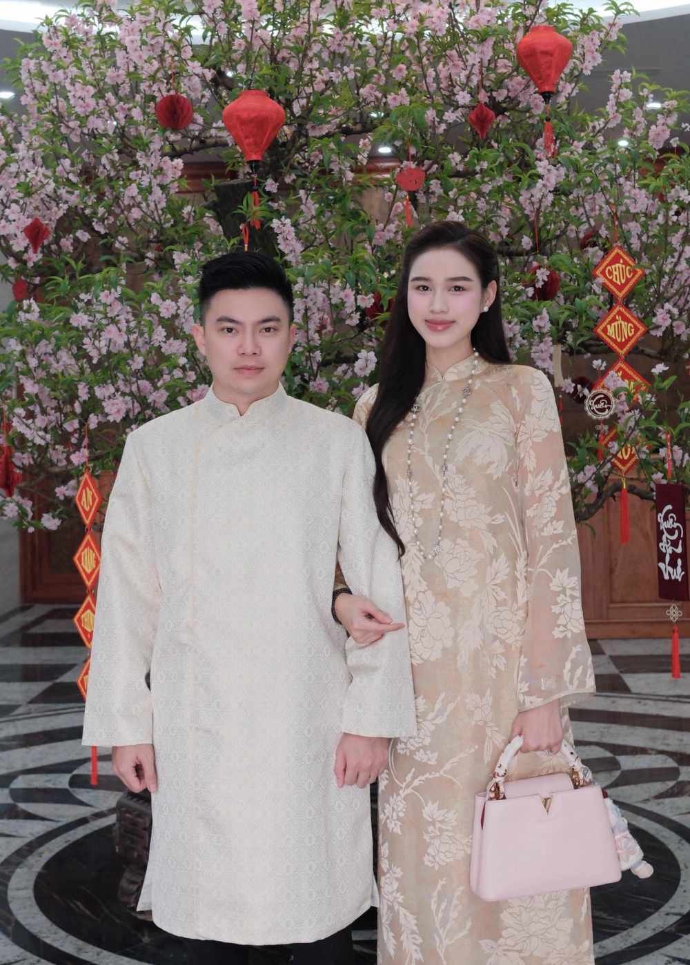 Hoa hậu Đỗ Hà thanh lịch với áo dài màu nhẹ nhàng. Ảnh: NVCC