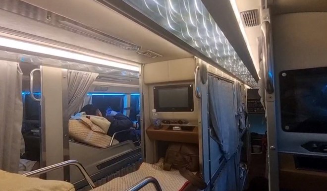 "Cháy vé" xe khách ra Hà Nội, nhiều người chấp nhận mua vé VIP giá cao