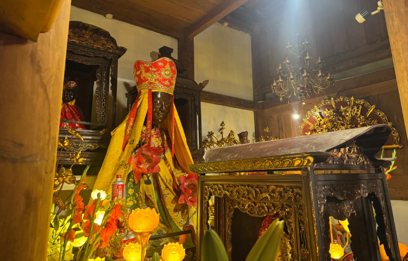 Close-up of the Wooden Mother Buddha statue Man Nuong at To Pagoda - National Treasure. Photo: Tri Minh