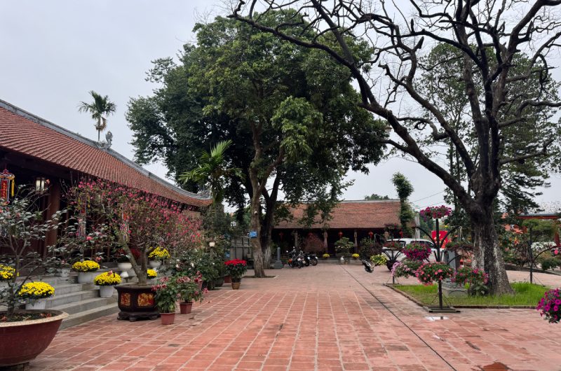 Không gian Chùa Tổ vẫn giữ được vẻ cổ kính, thâm nghiêm. Ảnh: Trí Minh