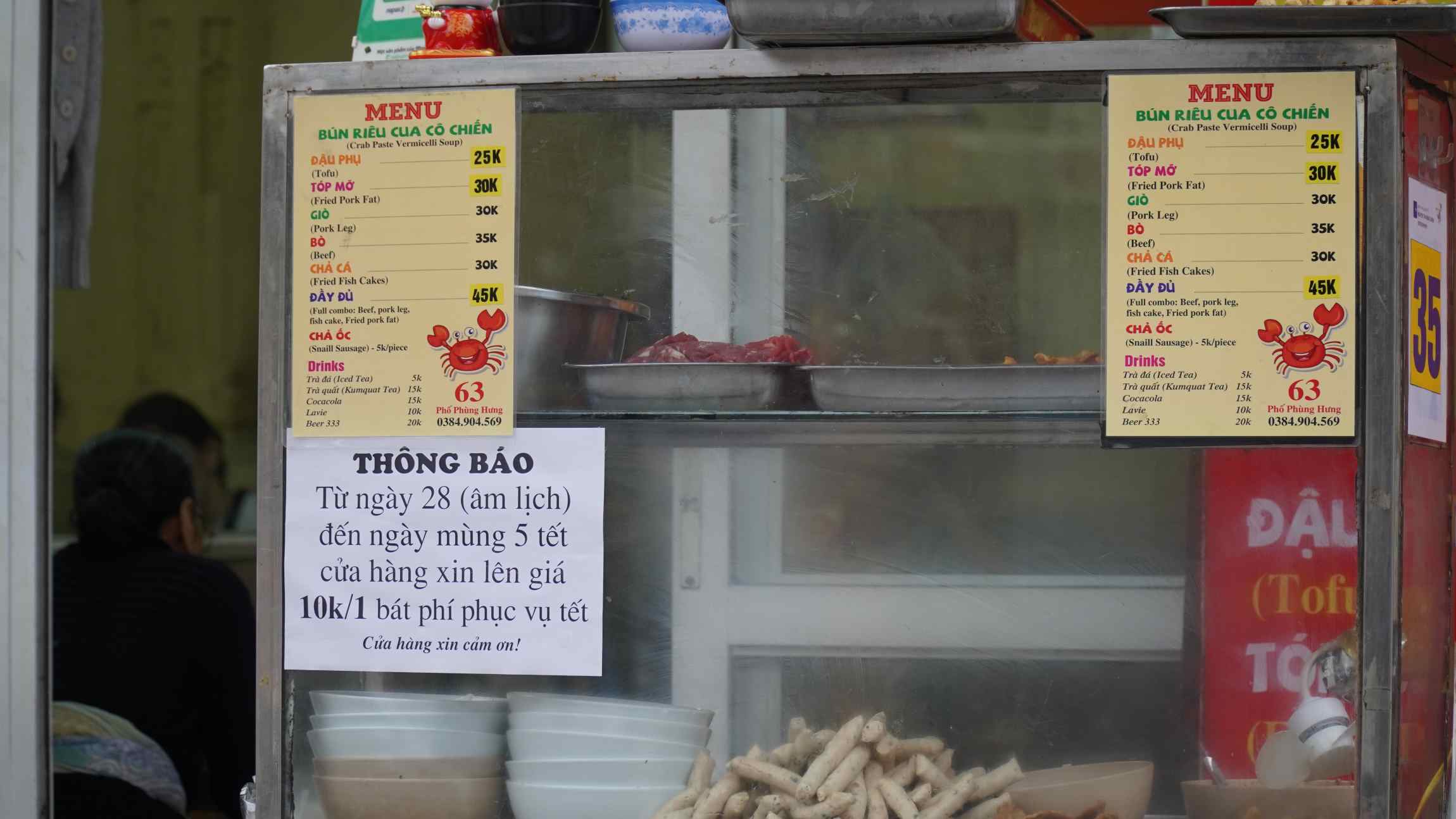 Công khai bảng giá dịp Tết. Ảnh: Minh Vũ