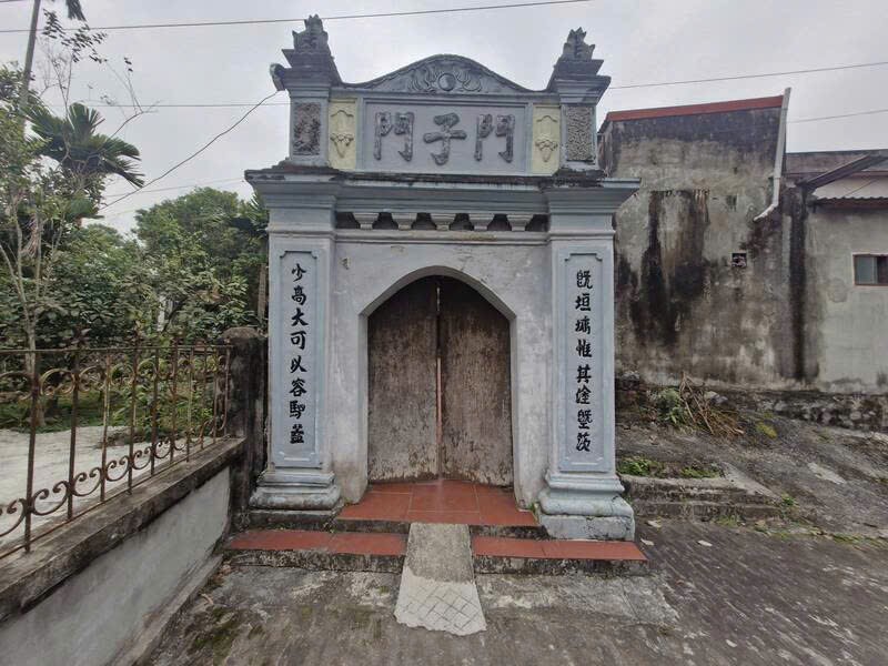 The memorial area associated with the life of poet Nguyen Khuyen is a place visited by many tourists at the beginning of the new year. Photo: Thu Giang
