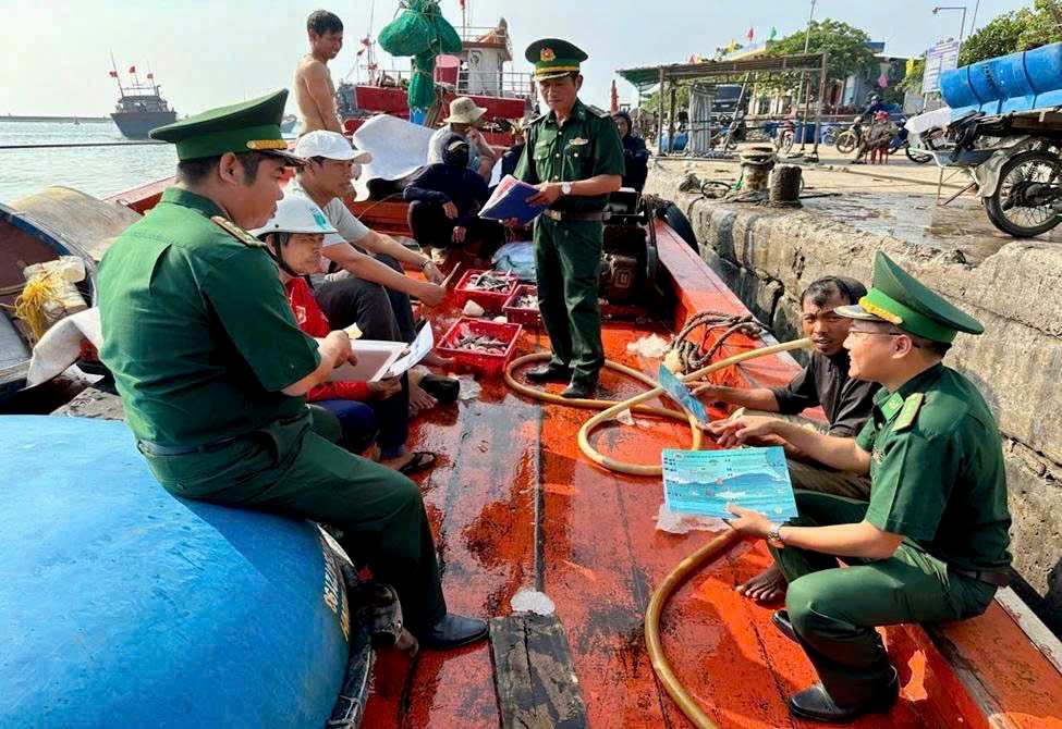 Ly Son Border Guard force, Quang Nam province inspects and combats IUU fishing. Photo: Thanh Thang
