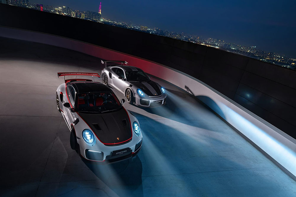 A rare pair of Porsche 911 GT2 RS appeared together in Vietnam, including one car equipped with a high-performance Weissach Package. Photo: Porsche Vietnam
