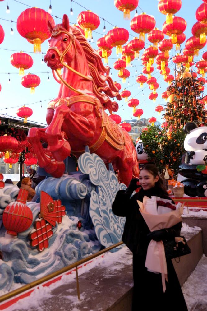 Lễ hội đón chào năm mới Bính Ngọ 2026 có điểm nhấn với các hoạt động chính diễn ra ở trung tâm Moskva - trên quảng trường Manezh và lối ra quảng trường Cách Mạng (gần quảng trường Đỏ). Ảnh: Thùy Ân