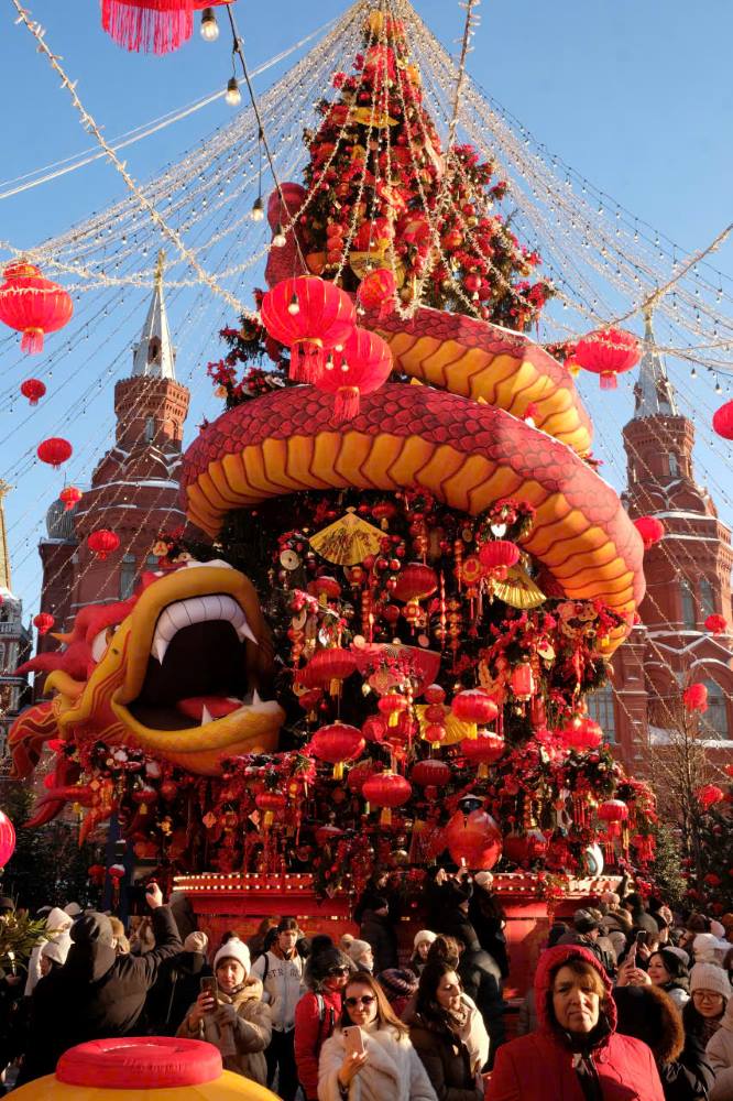 Lễ hội đón chào năm mới Bính Ngọ 2026 có điểm nhấn với các hoạt động chính diễn ra ở trung tâm Moskva - trên quảng trường Manezh và lối ra quảng trường Cách Mạng (gần quảng trường Đỏ). Ảnh: Thùy Ân