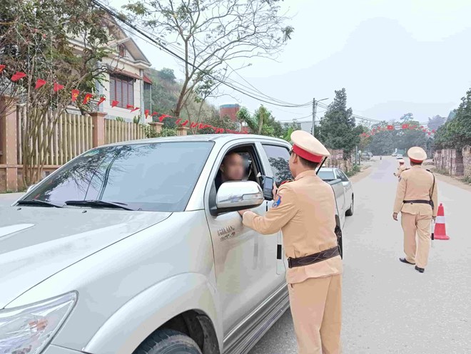 CSGT Lào Cai sử dụng flycam giám sát quán nhậu, xử lý vi phạm nồng độ cồn
