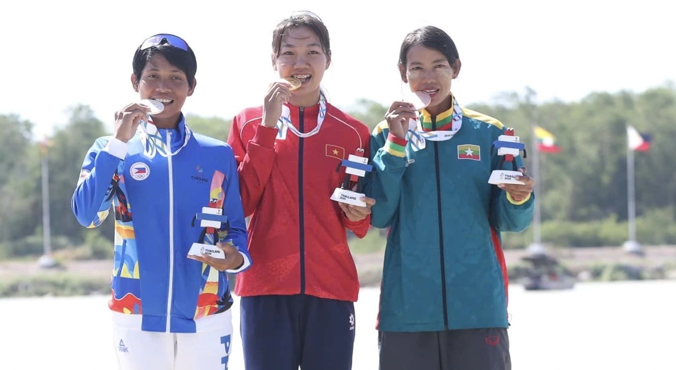 Rowing athlete Ho Thi Duy (middle) is a promising young athlete of Vietnamese sports. Photo: Bui Luong
