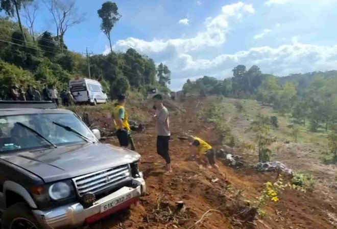 Tai nạn giữa ô tô và xe máy ở Lâm Đồng, 3 người trong gia đình thương vong