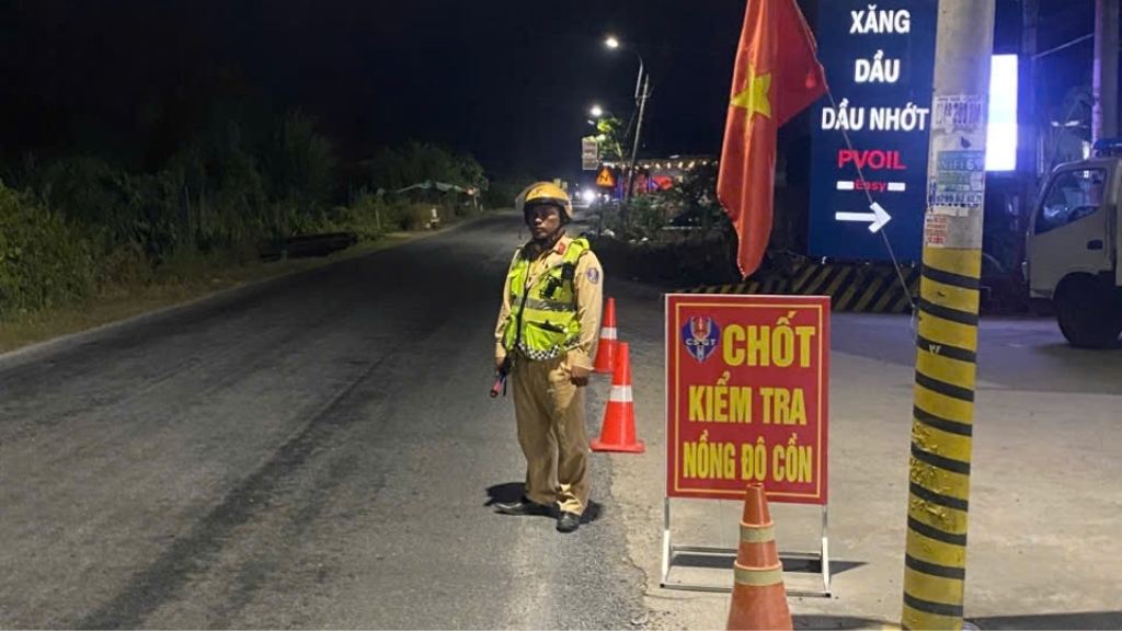 Công an tỉnh tăng cường tuần tra, kiểm soát bảo đảm trật tự an toàn giao thông dịp đầu xuân. Ảnh: Hoàng Lộc