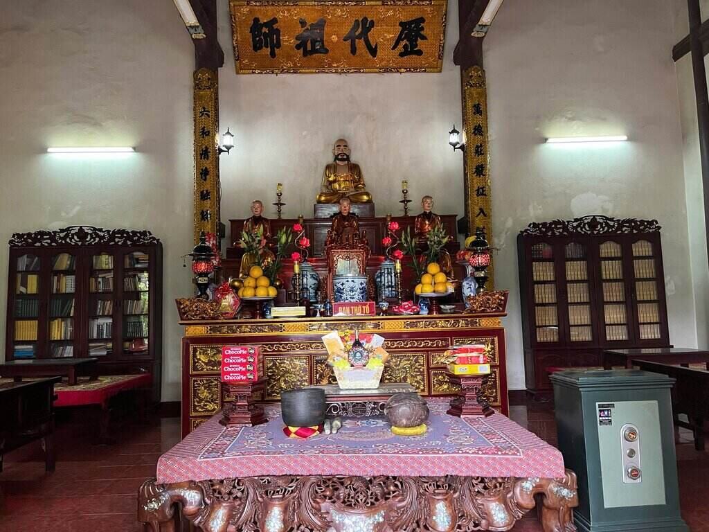 Cam Ung Pagoda still preserves some valuable artifacts for thousands of years. Photo: Thanh Son
