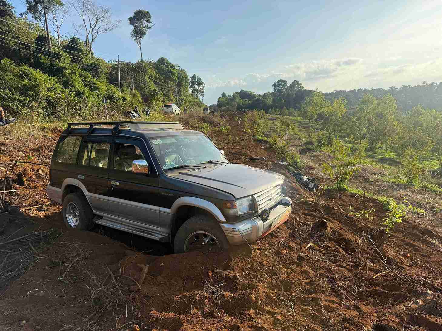 The accident between a car and a motorbike killed 3 people in a family. Photo: Than Hy