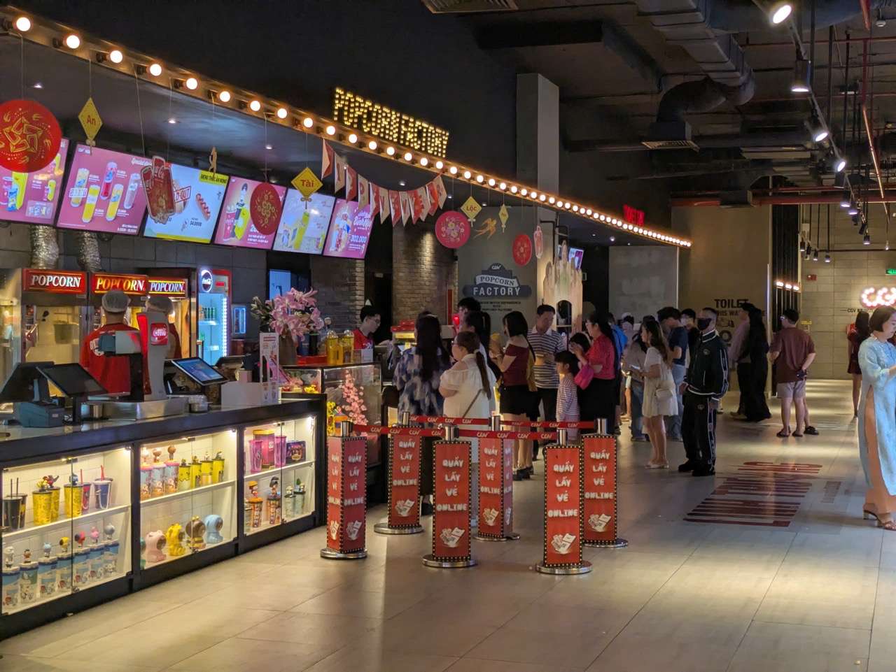 Audiences line up to buy Tet movie tickets. Photo: Mai Anh