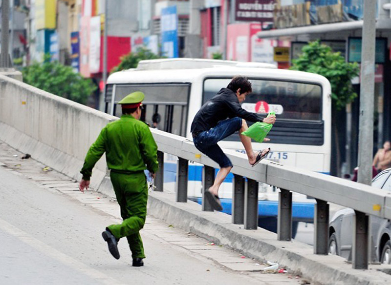 Công an xã có được xử phạt người đi bộ vi phạm nồng độ cồn trong dịp Tết không là vấn đề được người dân quan tâm. Ảnh: Phạm Tuấn
